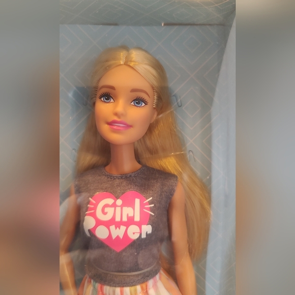 Barbie You Can Be Anything 8 Surprises Blonde, blue eyes 2018 Mattel - Picture 3 of 3